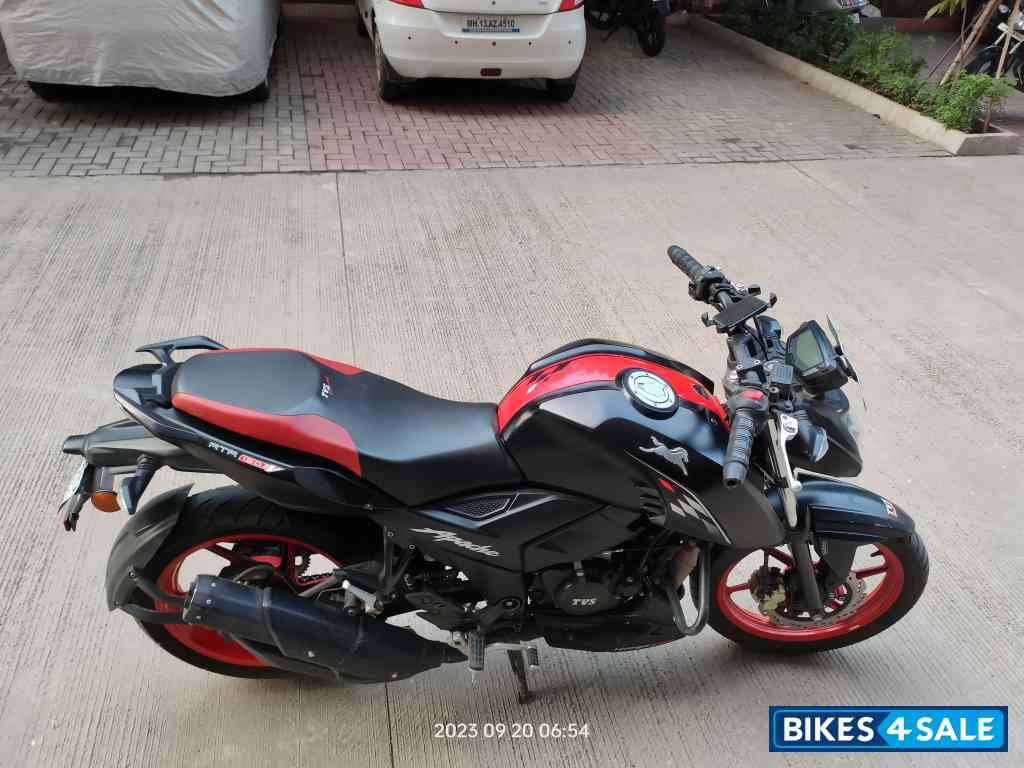 Black Red TVS Apache RTR 160 4V Special Edition