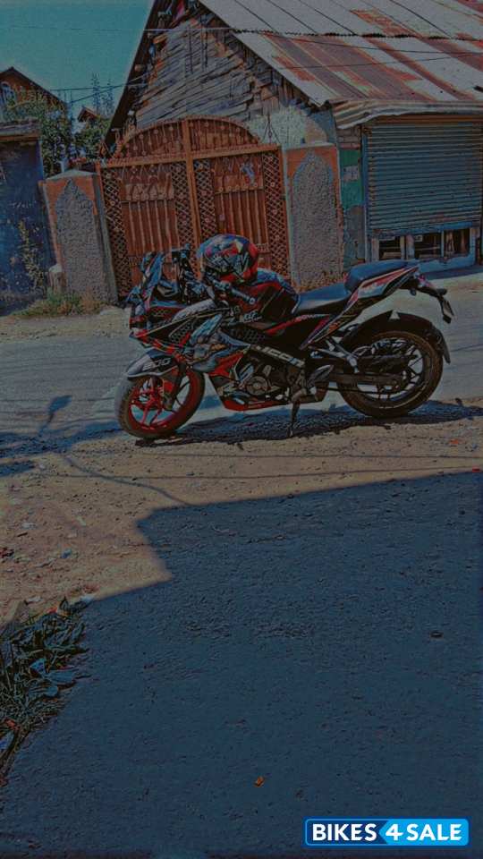 Bajaj Pulsar RS 200 ABS