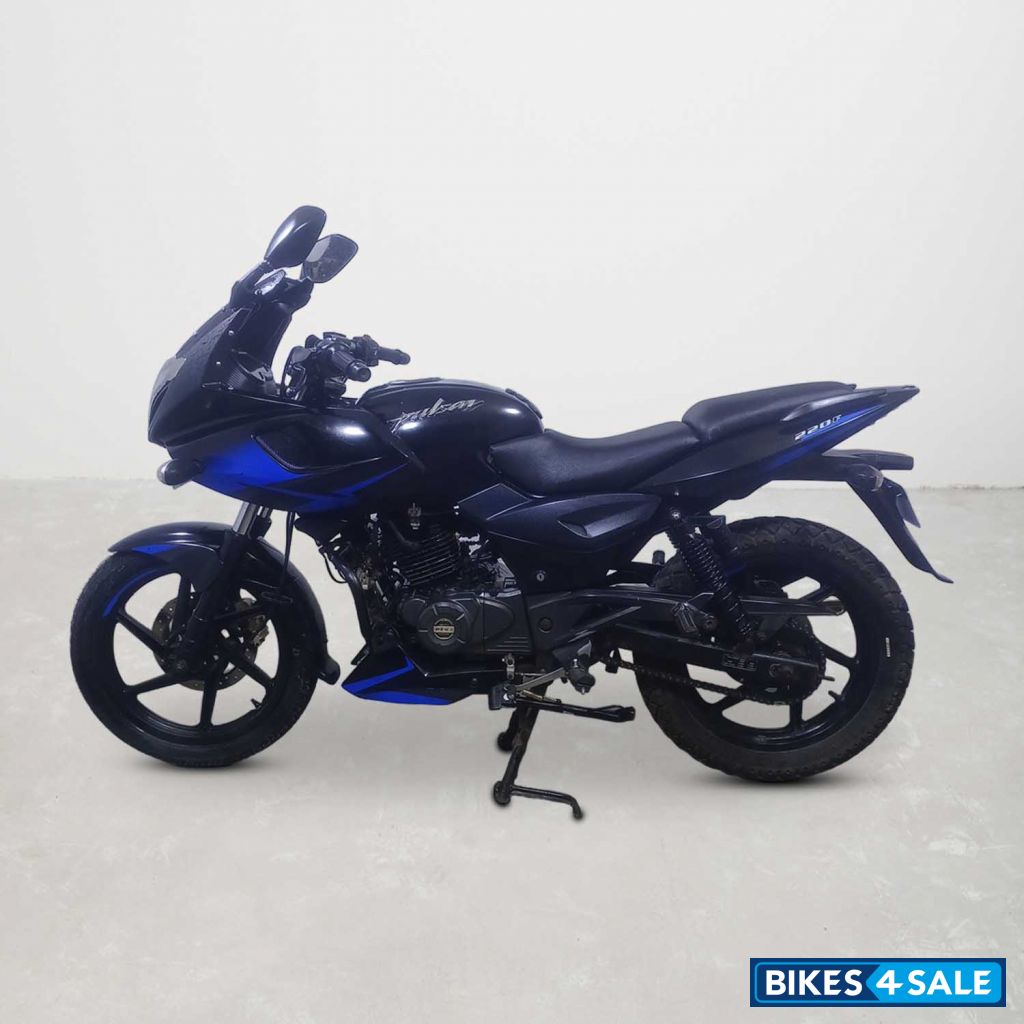 Bajaj Pulsar 220F