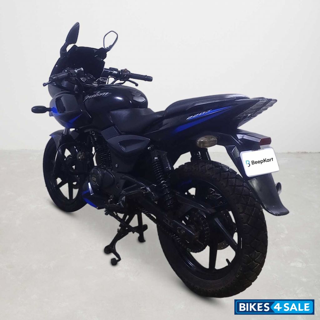 Bajaj Pulsar 220F