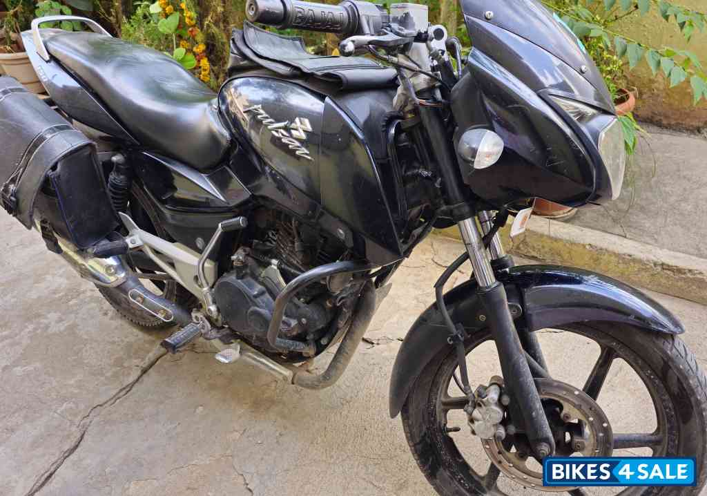 Black Bajaj Pulsar 150 DTSi Black Bajaj Pulsar 150 DTSi