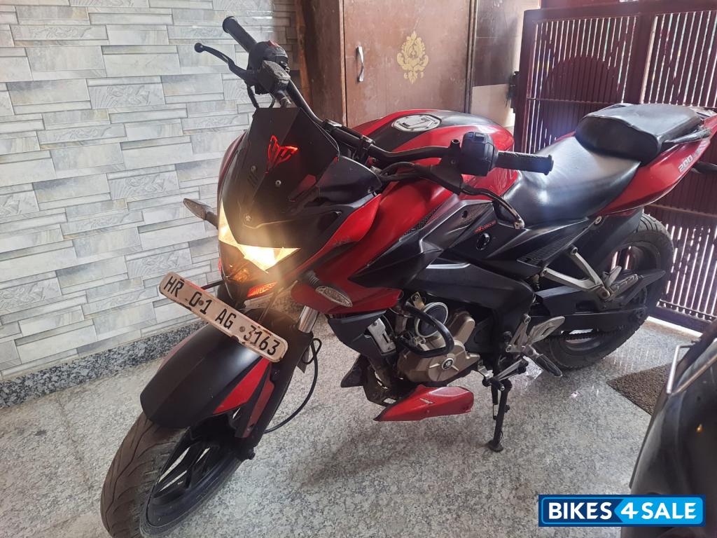 Red Bajaj Pulsar 200 NS