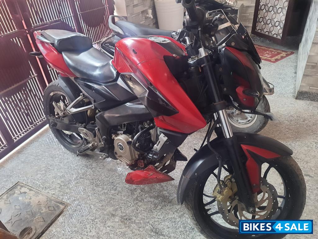 Red Bajaj Pulsar 200 NS