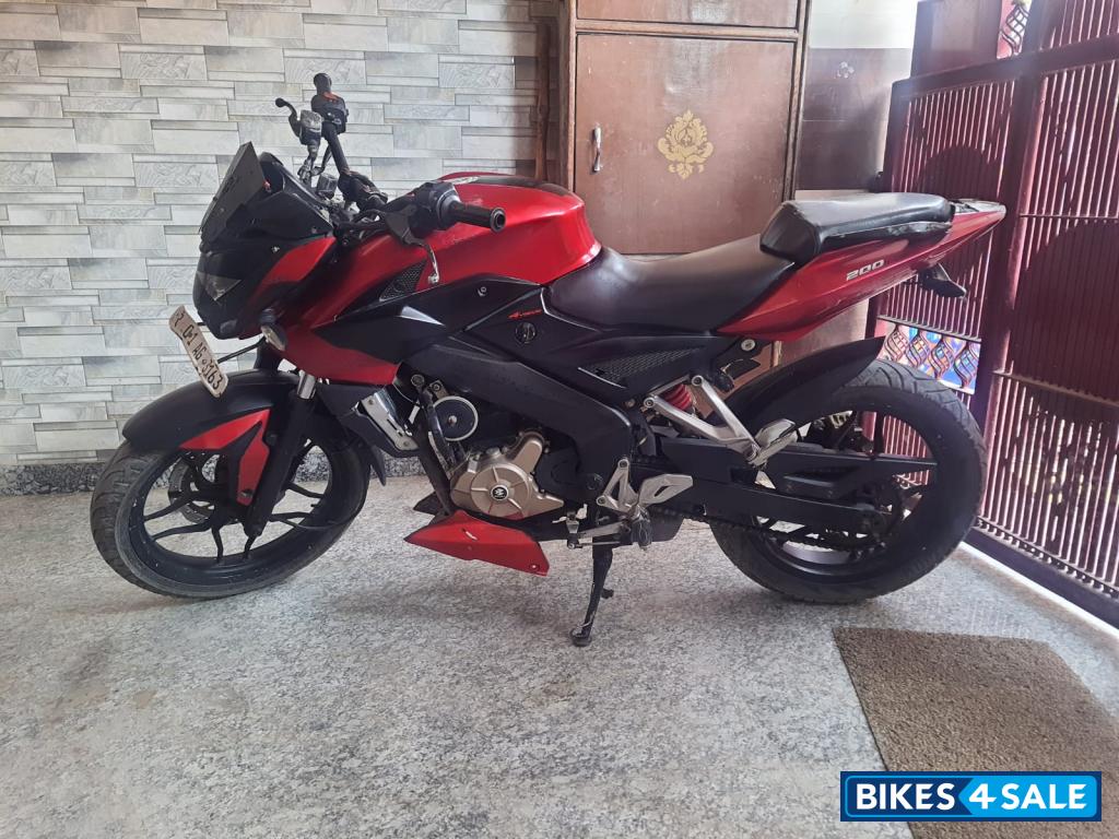 Red Bajaj Pulsar 200 NS