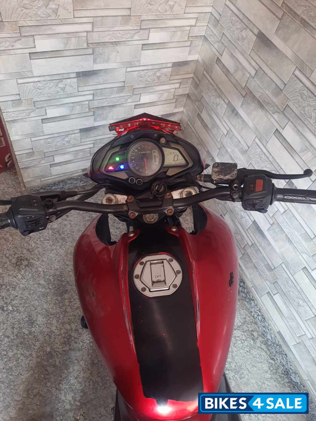 Red Bajaj Pulsar 200 NS