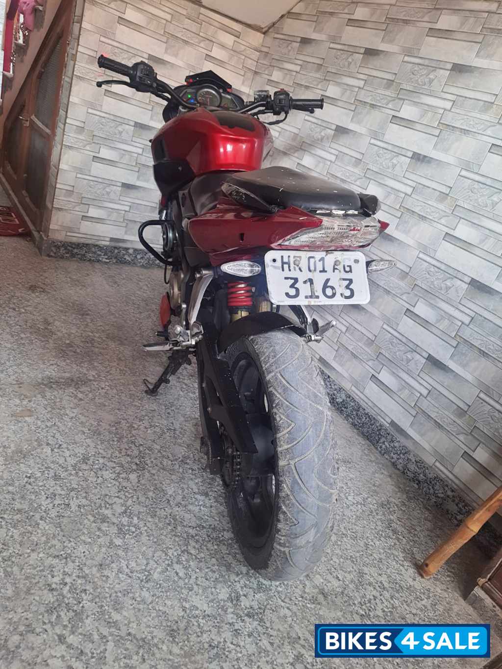 Red Bajaj Pulsar 200 NS