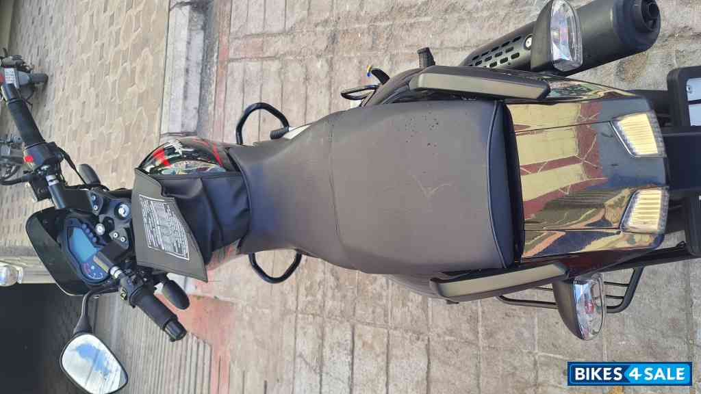 Bajaj Pulsar 125 Carbon Fibre Disc Split Seat Bajaj Pulsar 125 Carbon Fibre Disc Split Seat