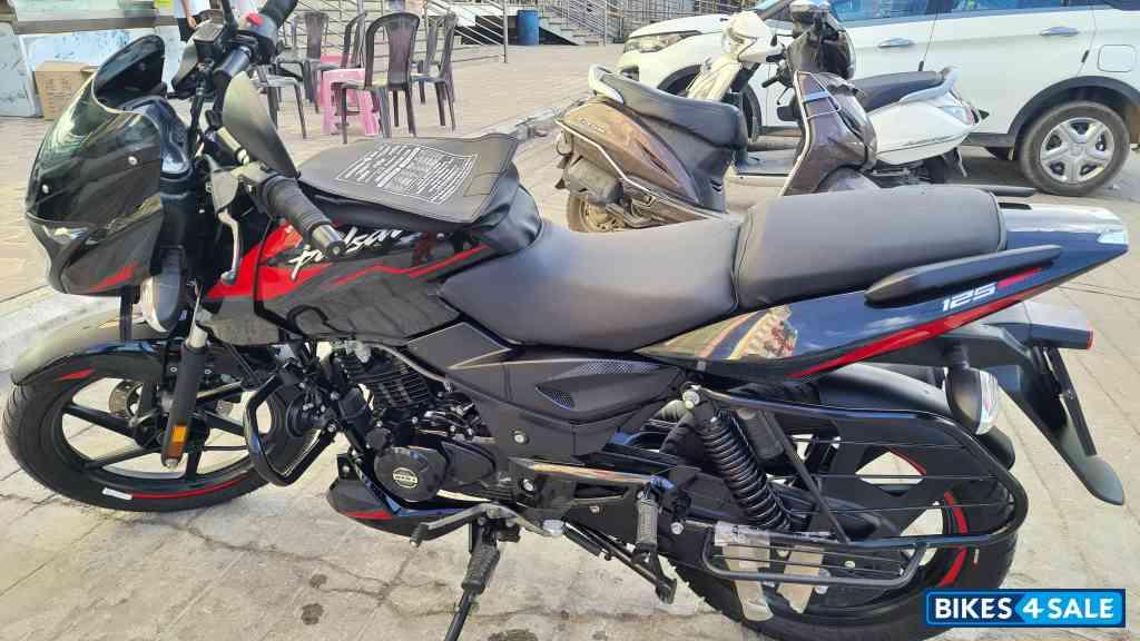 Bajaj Pulsar 125 Carbon Fibre Disc Split Seat Bajaj Pulsar 125 Carbon Fibre Disc Split Seat