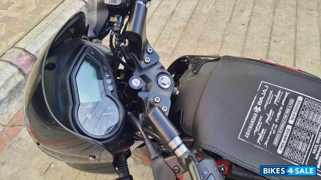 Bajaj Pulsar 125 Carbon Fibre Disc Split Seat Bajaj Pulsar 125 Carbon Fibre Disc Split Seat