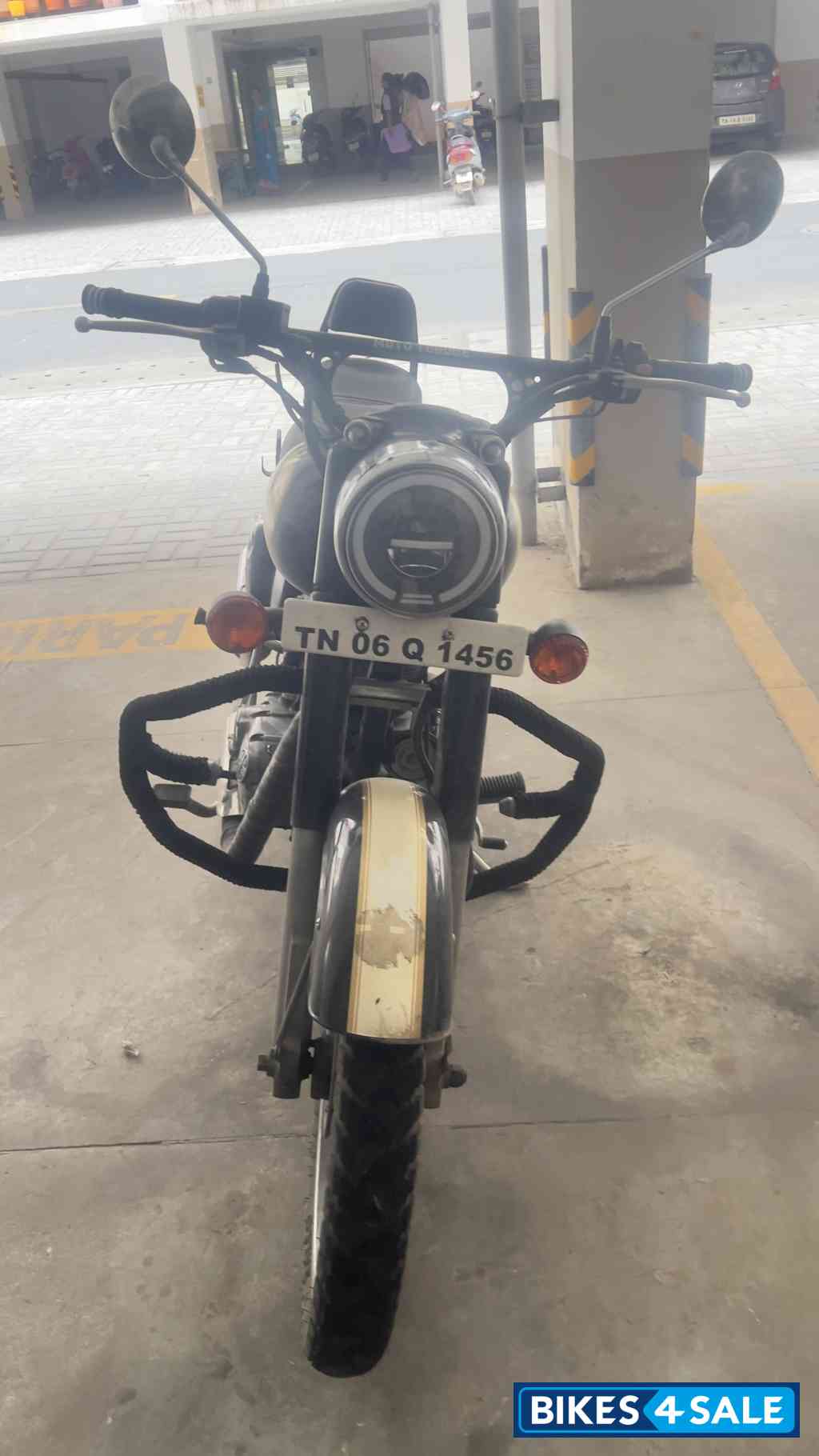 Black Royal Enfield Classic 500