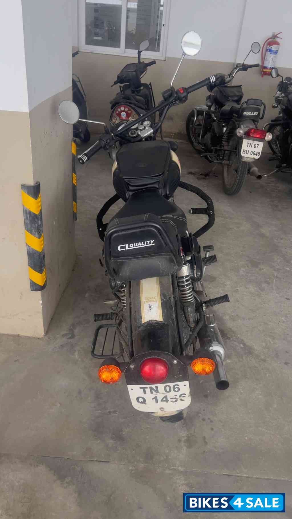 Black Royal Enfield Classic 500