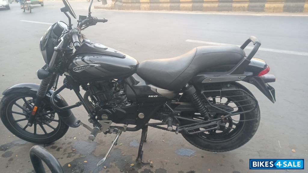 Metallic Black Bajaj Avenger Street 160
