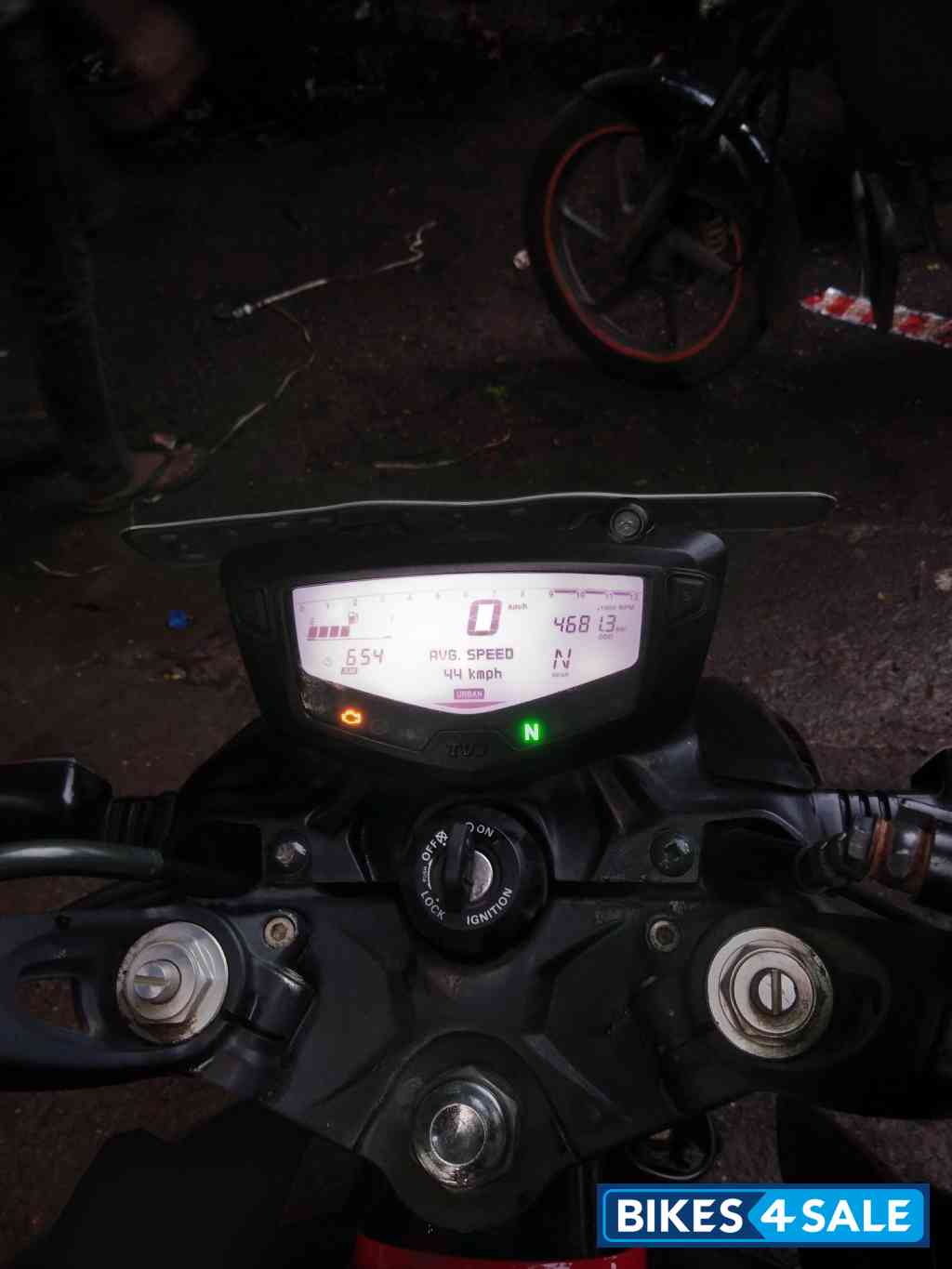 Black TVS Apache RTR 200 4V 2022