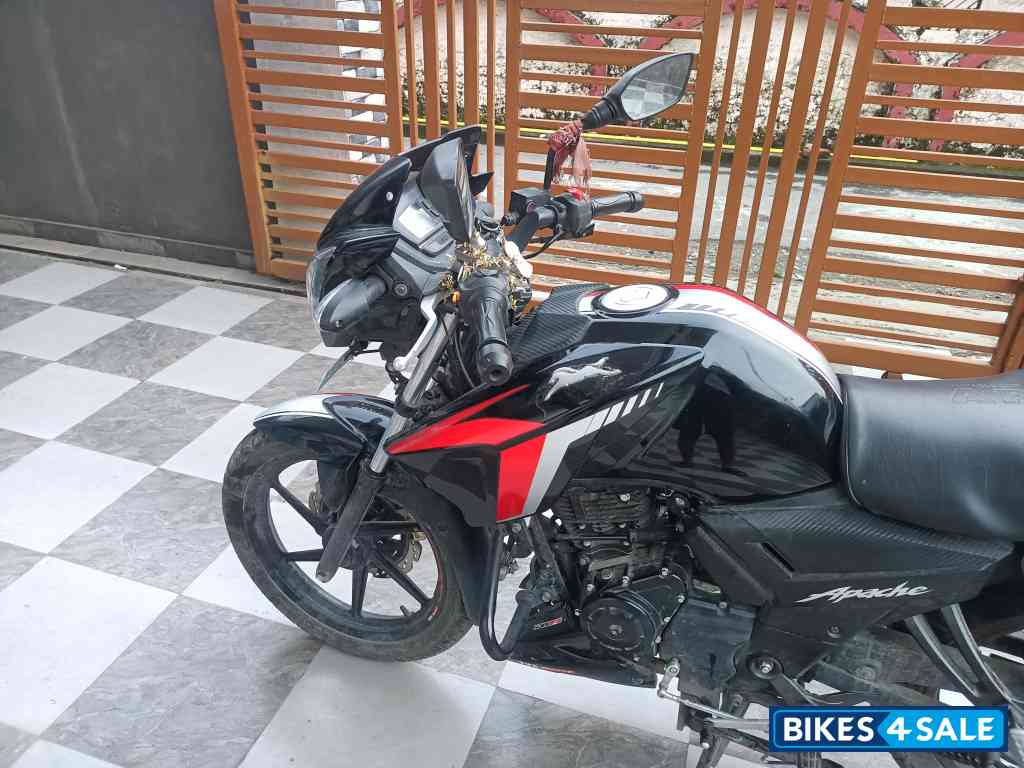 Black TVS Apache RTR 160 BS VI