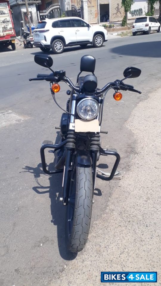 Black Harley Davidson Iron 883