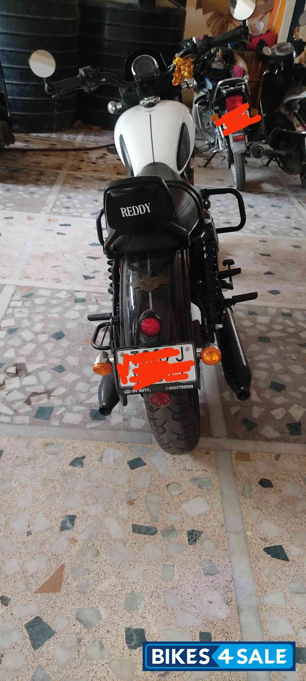 Yezdi Roadster OB2 glacial white