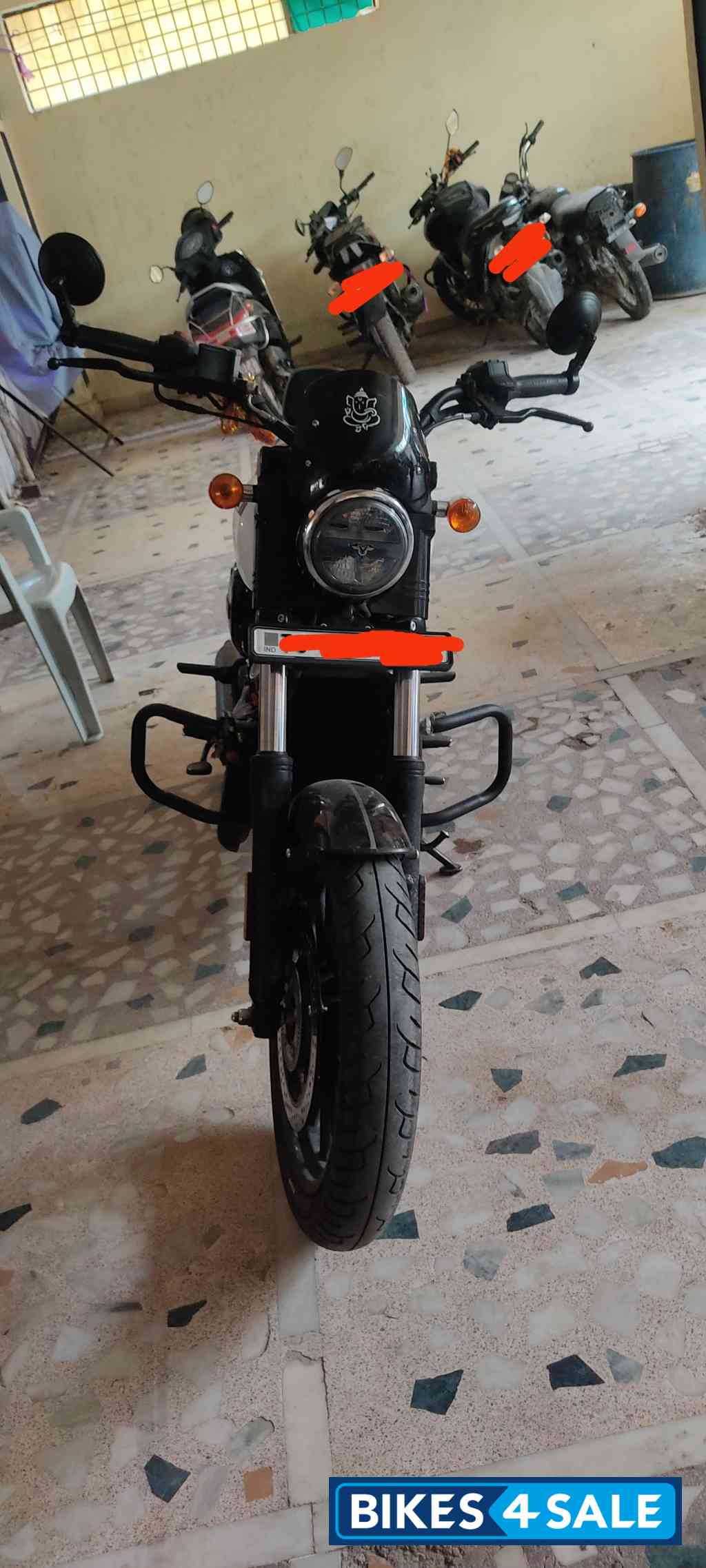 Yezdi Roadster OB2 glacial white