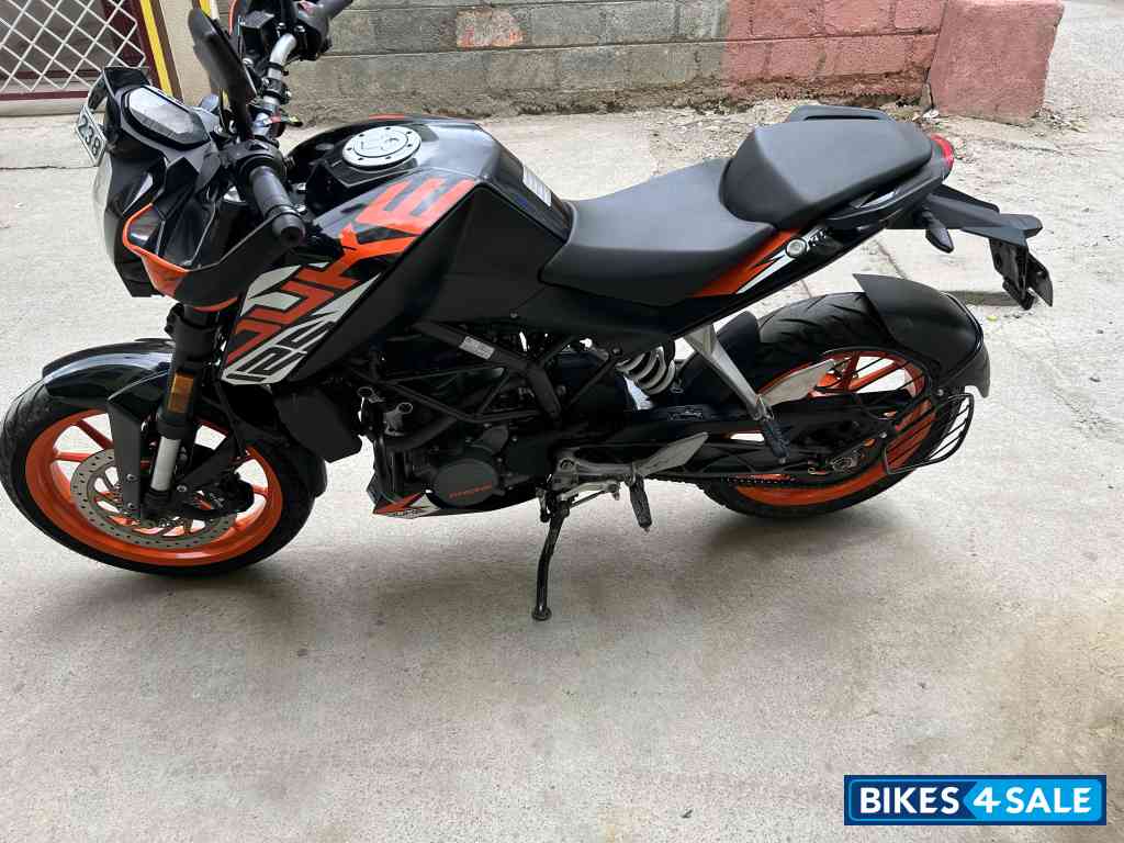 KTM Duke 125