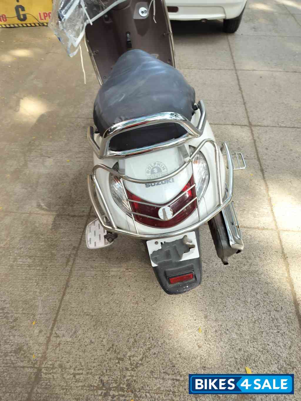 White ( Pearl) Suzuki Access 125 White ( Pearl) Suzuki Access 125