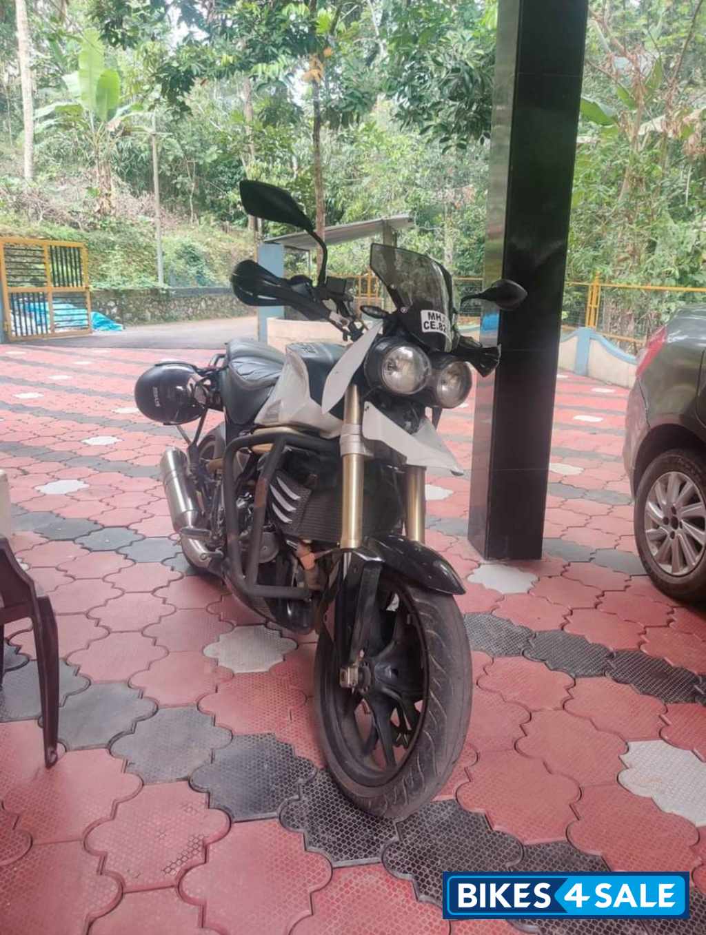 Mahindra Mojo UT 300