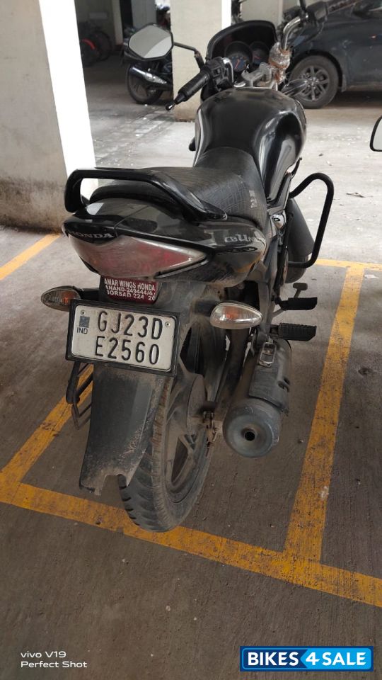 Pearl Igneous Black Honda CB Unicorn