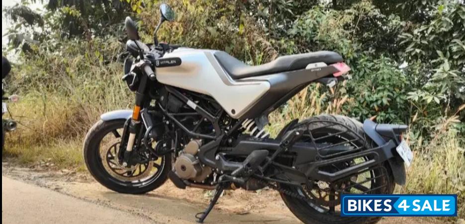 Silver And Black Husqvarna Vitpilen 250