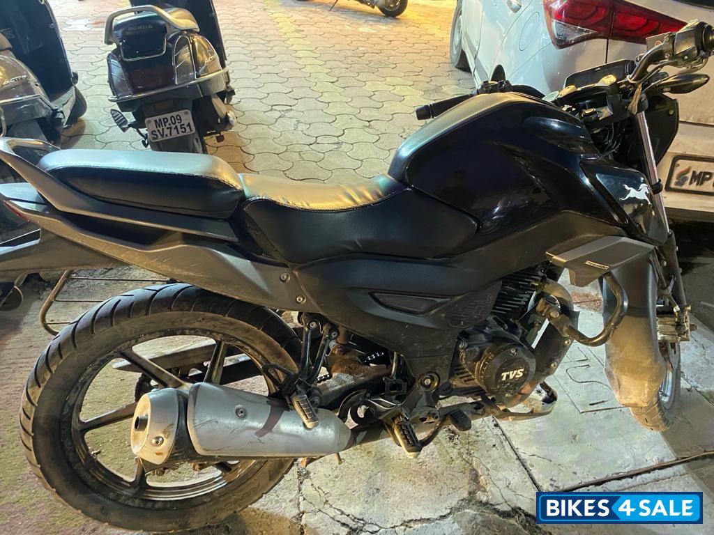 Black TVS Raider 125