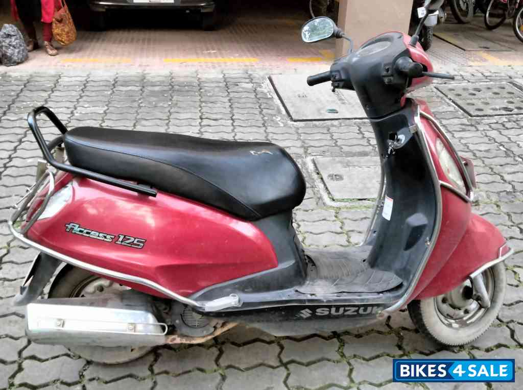 Red Suzuki Access 125