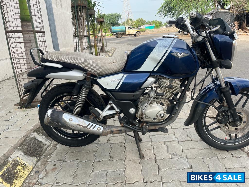 Bajaj V15