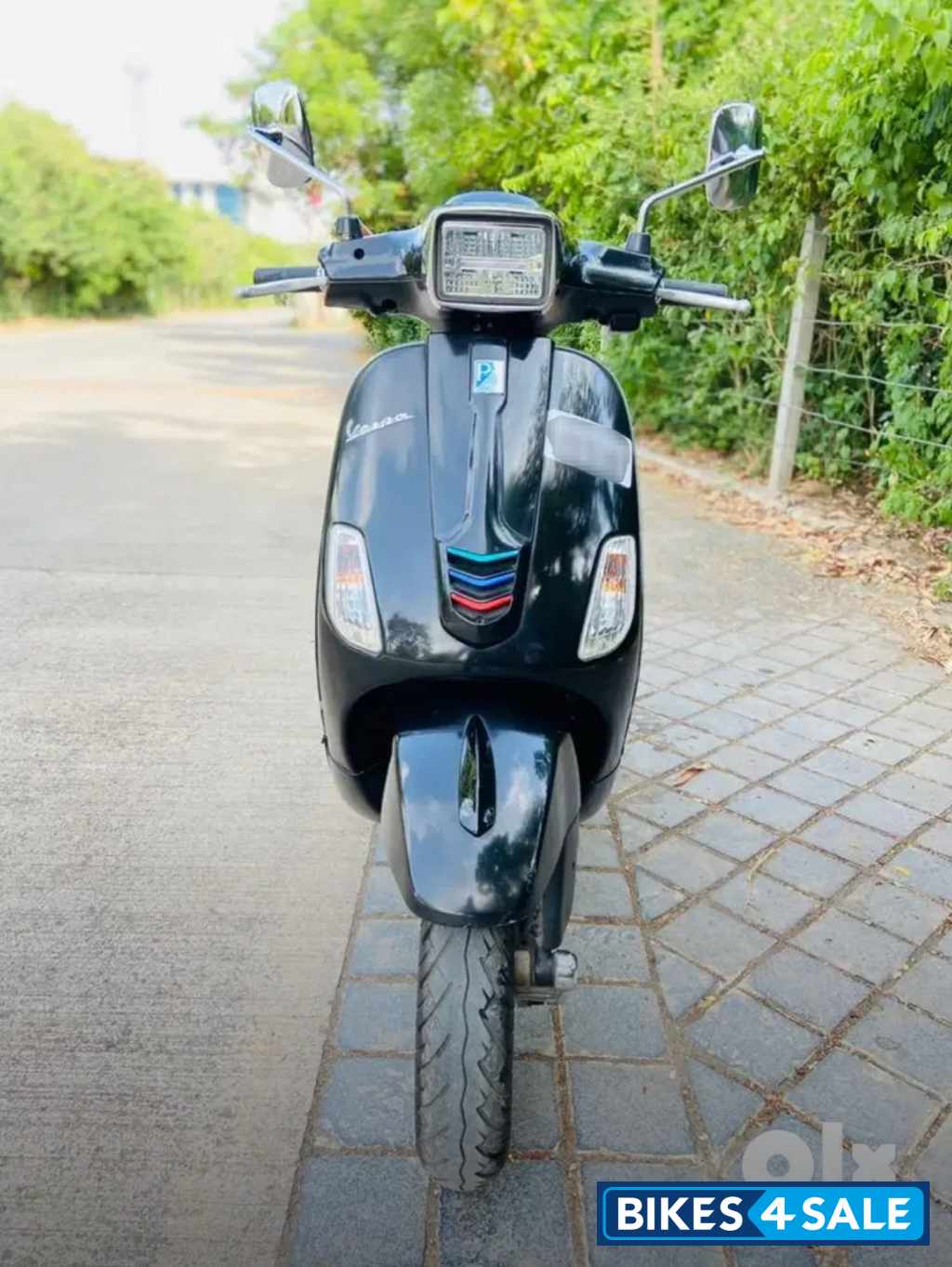 Black Vespa SXL 125 BS6 Black Vespa SXL 125 BS6