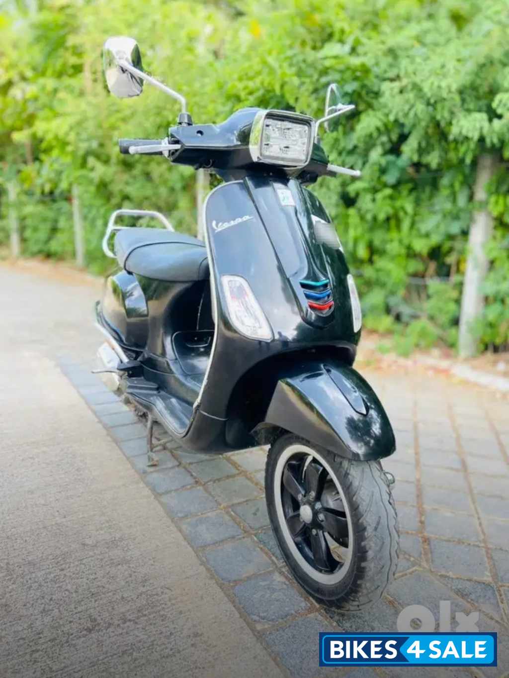 Black Vespa SXL 125 BS6 Black Vespa SXL 125 BS6
