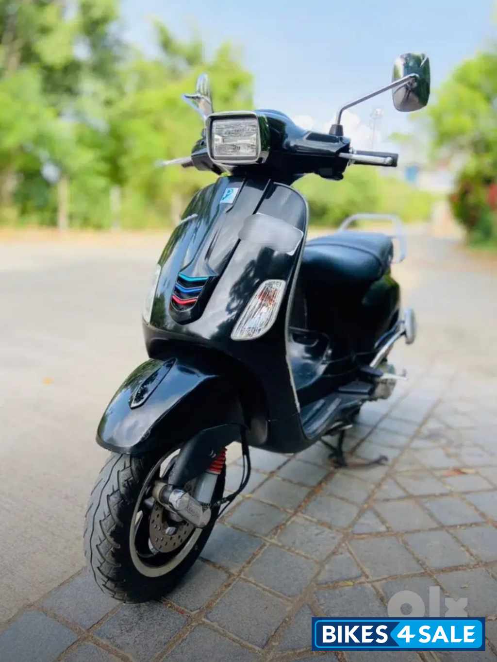Black Vespa SXL 125 BS6 Black Vespa SXL 125 BS6