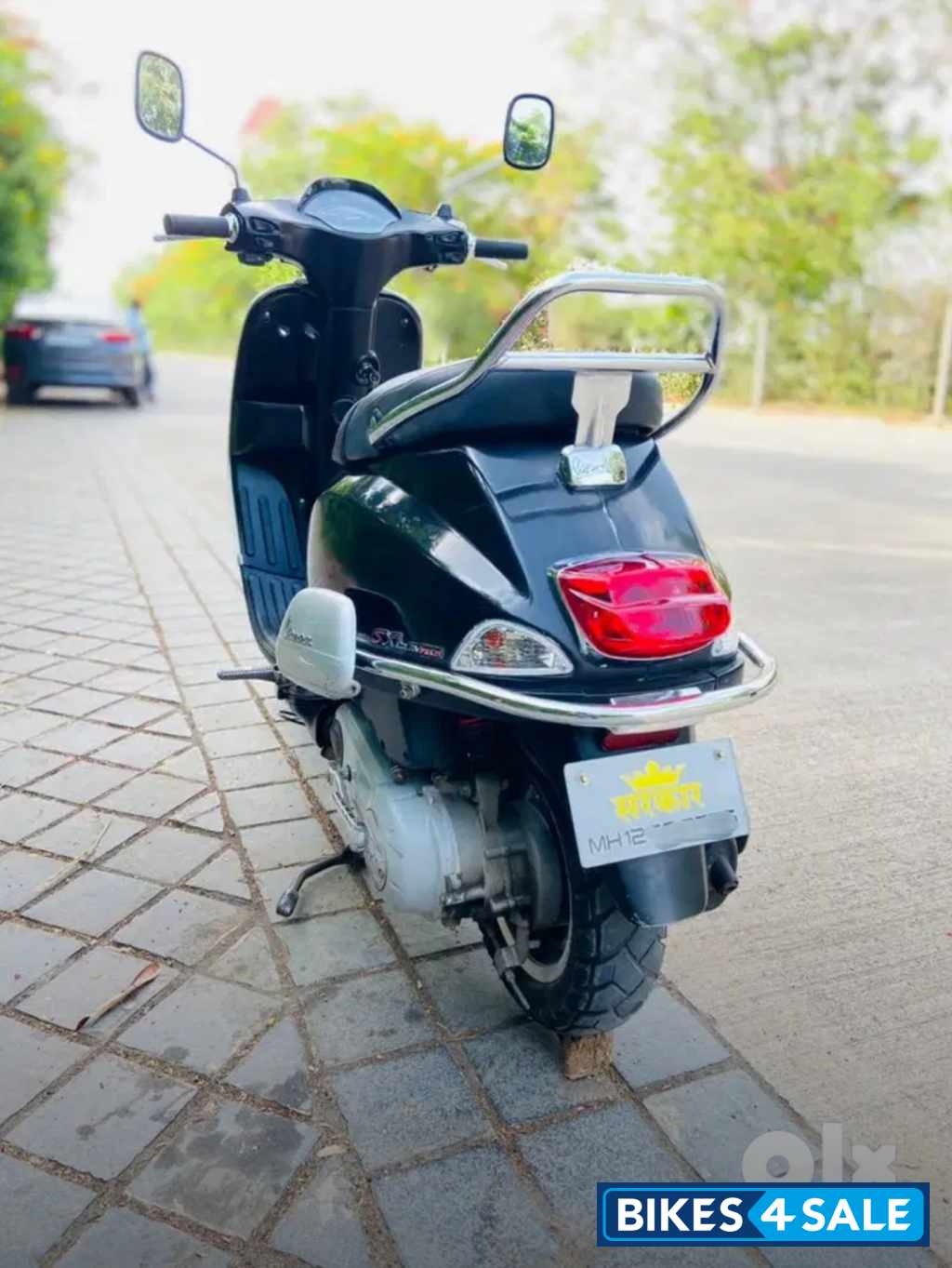 Black Vespa SXL 125 BS6 Black Vespa SXL 125 BS6