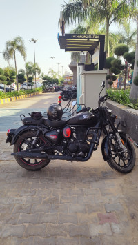 Dark Stealth Black Royal Enfield Classic 350 Dual Channel BS6