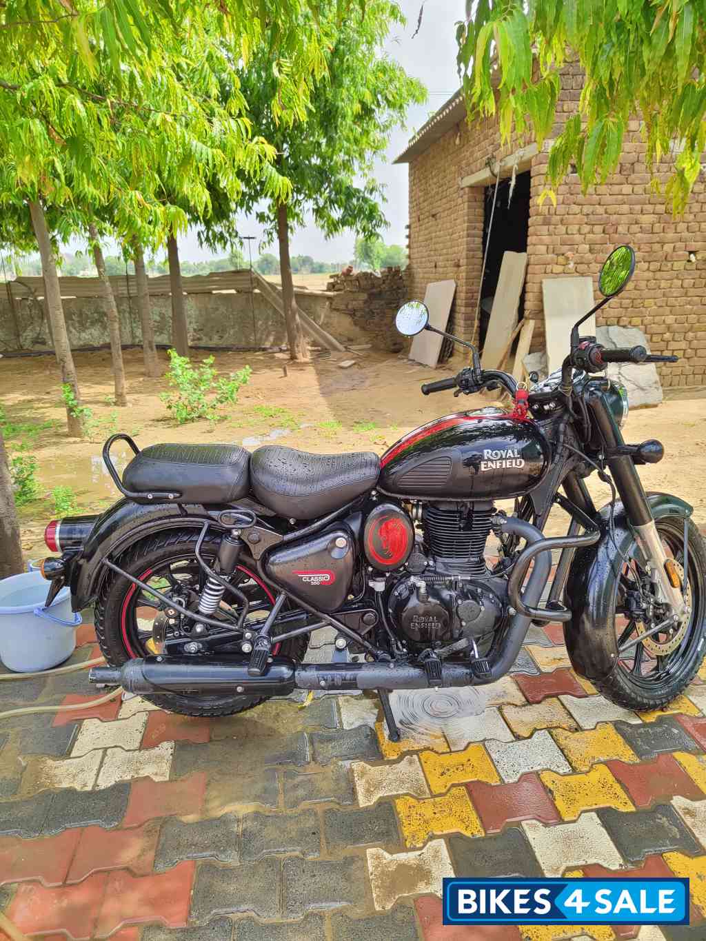 Dark Stealth Black Royal Enfield Classic 350 Dual Channel BS6 Dark Stealth Black Royal Enfield Classic 350 Dual Channel BS6