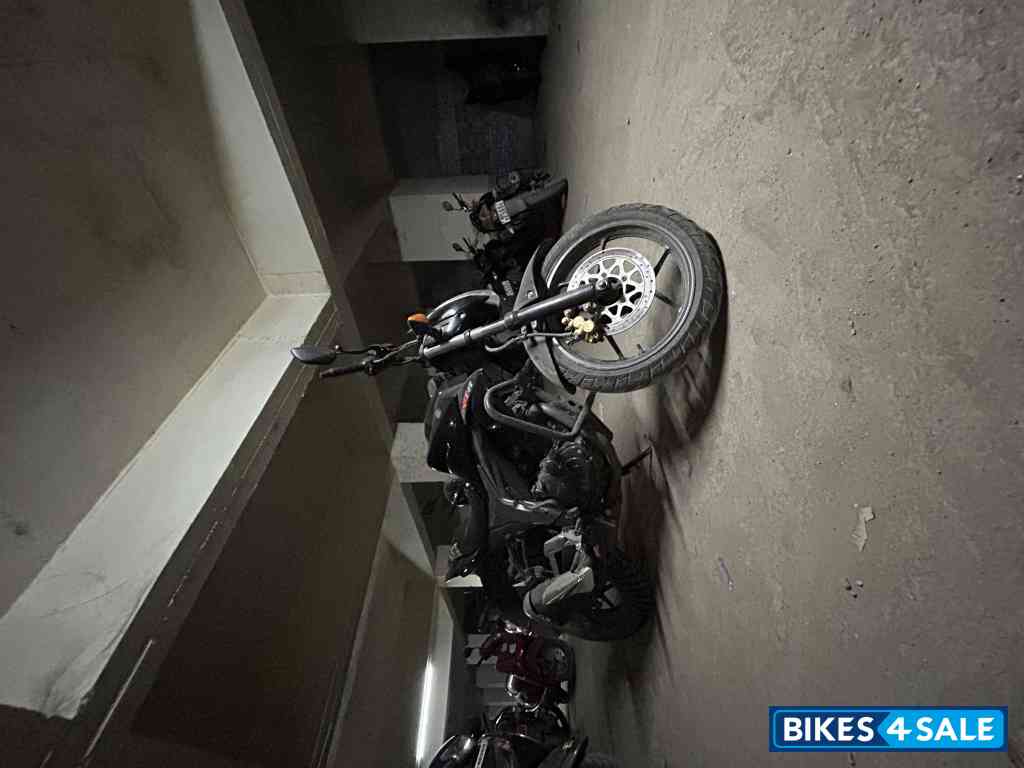 Black Suzuki Gixxer 150