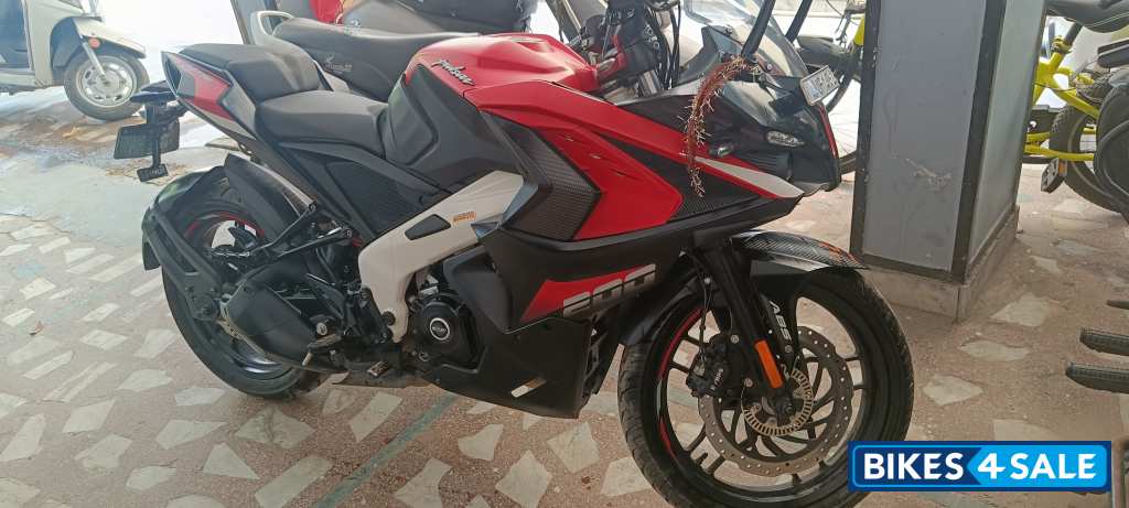 Bajaj Pulsar RS 200 BS6