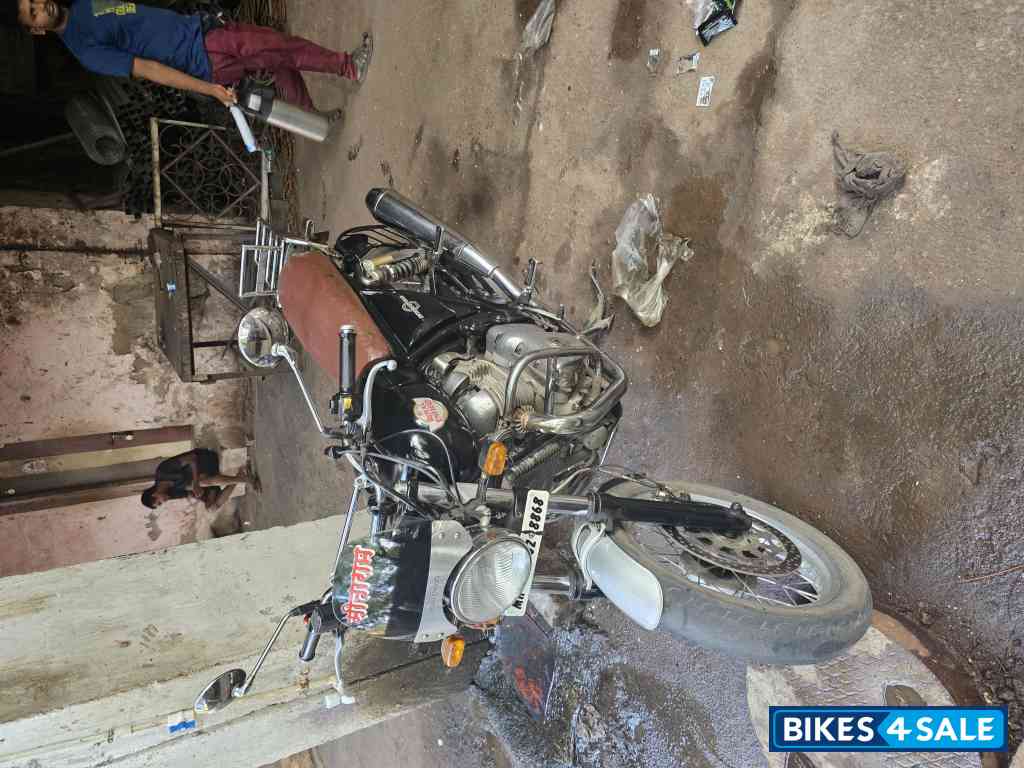 Black Royal Enfield Interceptor 650 Twin