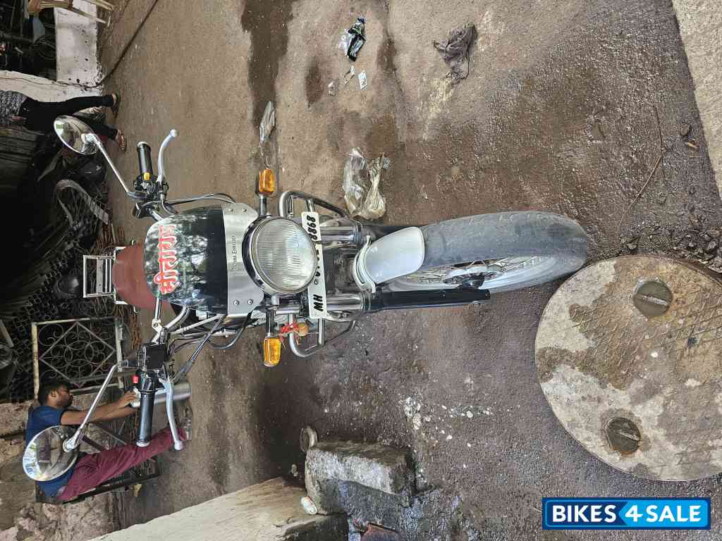 Black Royal Enfield Interceptor 650 Twin