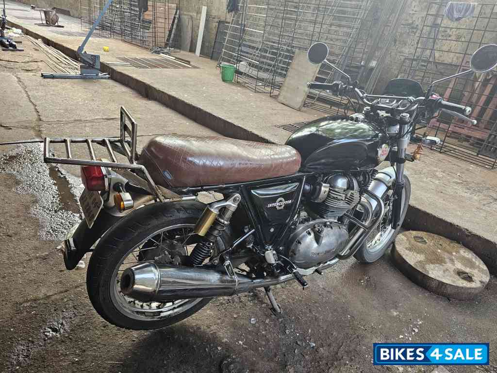 Black Royal Enfield Interceptor 650 Twin