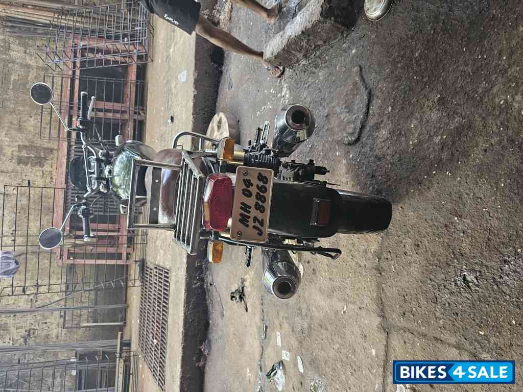 Black Royal Enfield Interceptor 650 Twin