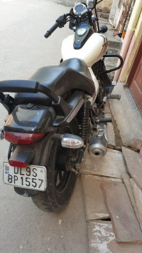 White Bajaj Avenger Street 220