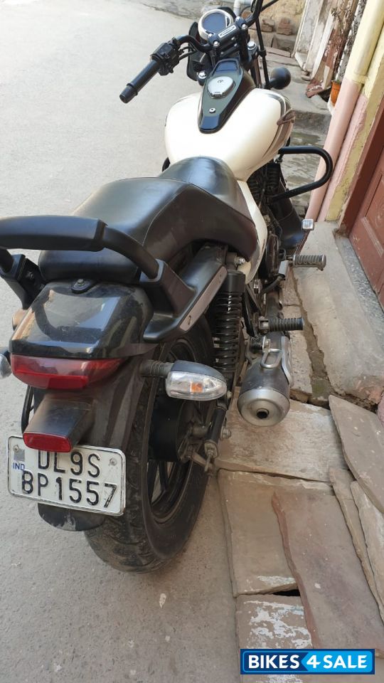 White Bajaj Avenger Street 220