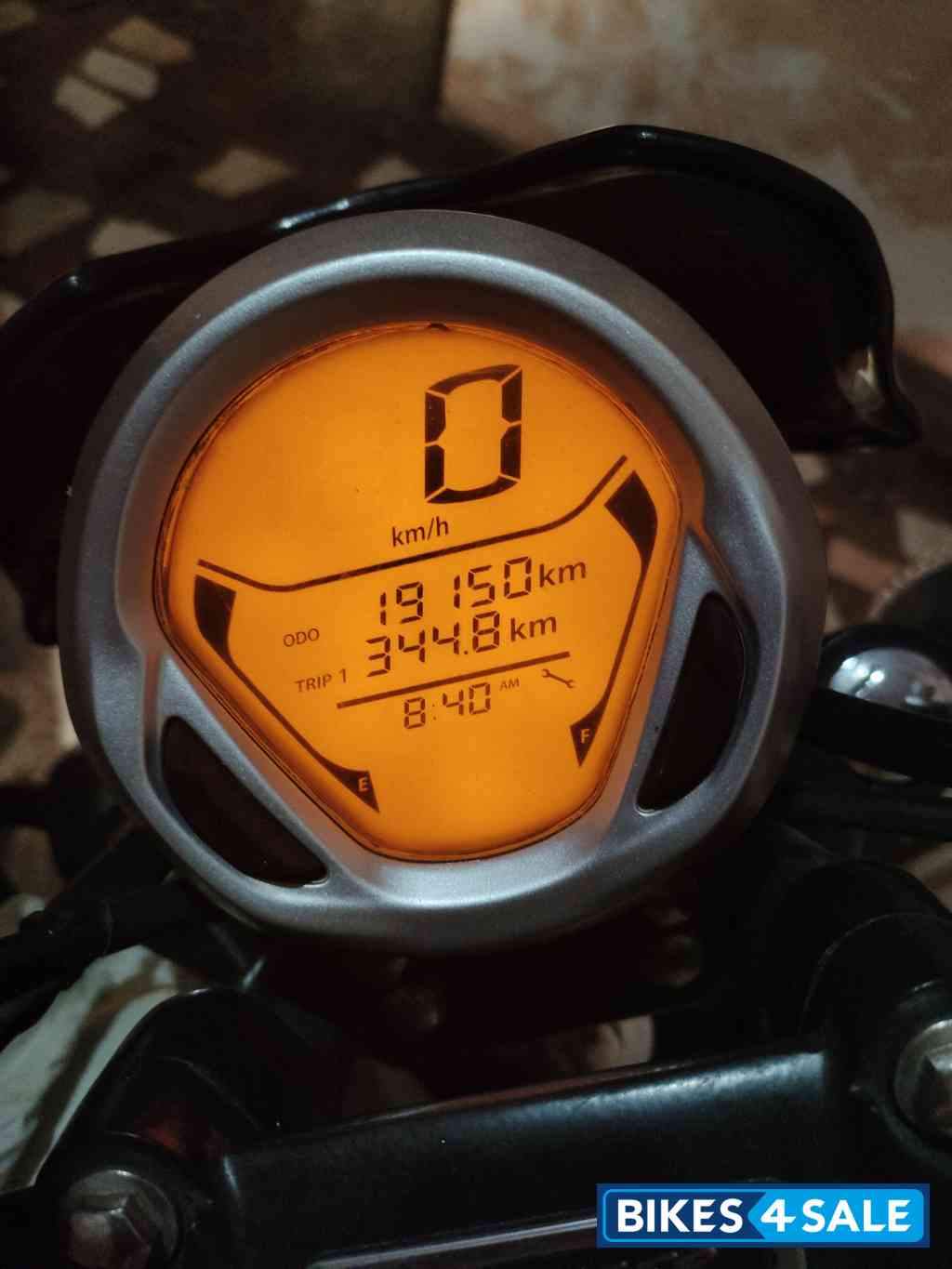 White Bajaj Avenger Street 220