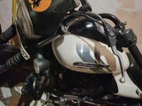 White Bajaj Avenger Street 220