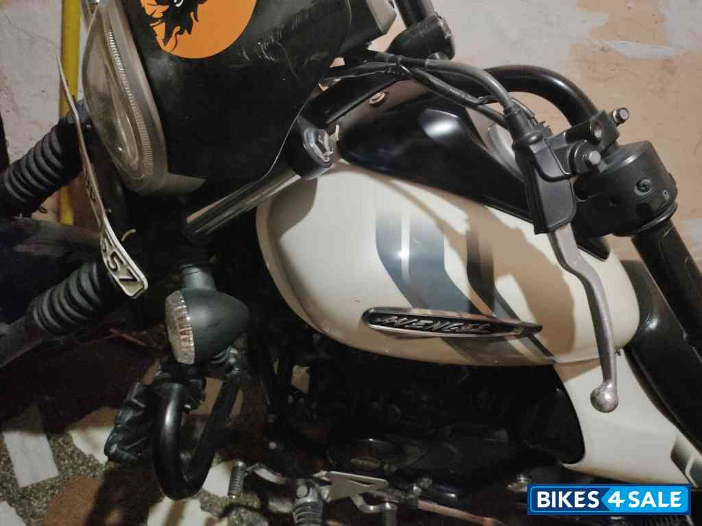 White Bajaj Avenger Street 220