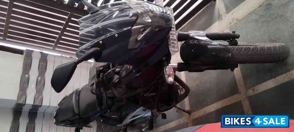 Bajaj Pulsar 220F