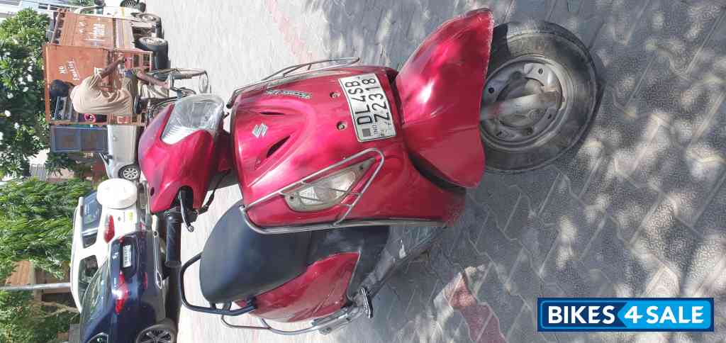 Red Suzuki Access 125