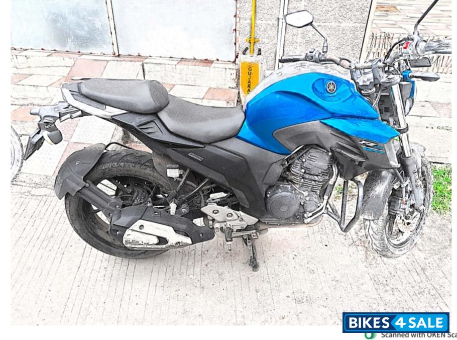 Blue Yamaha FZ25