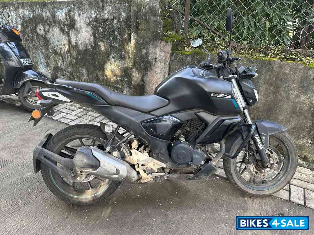 Matt Black Yamaha FZ-S FI V3
